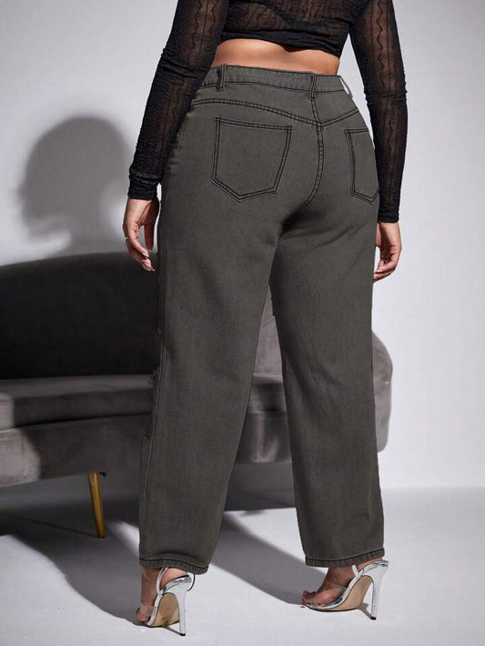 Mujer mostrando elegancia en Jeans Grises Oscuro Rotos de Talla Extra PDMX
