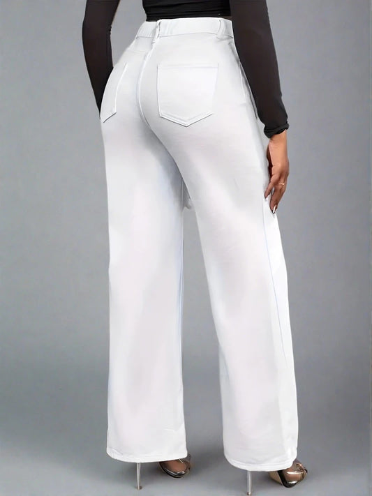 Mujer luciendo Pantalones Vaqueros Boyfriend Blancos de Tiro Alto PDMX