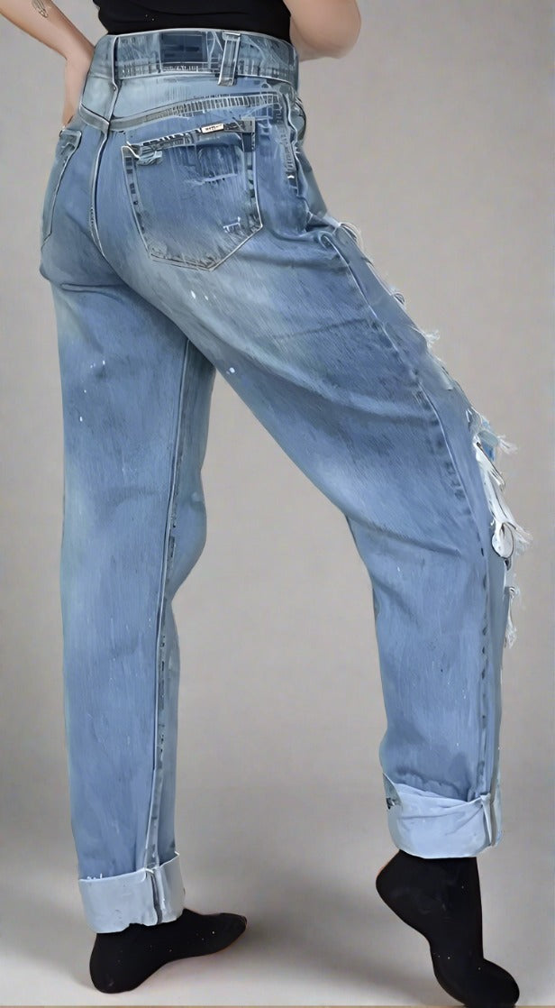 Detalle de los rotos en Mom Jeans Azul Claro para Mujer de PDMX