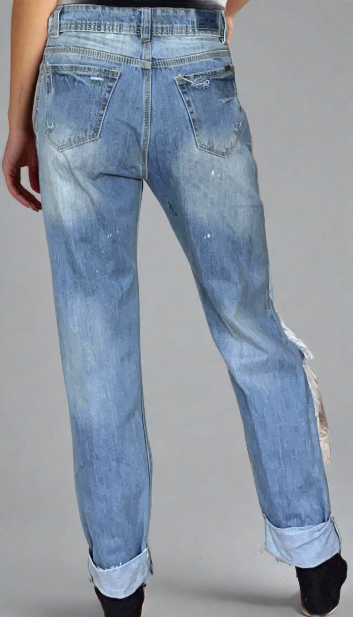 Vista trasera de Mom Jeans Azul Claro con Rotos de PDMX, moda y confort