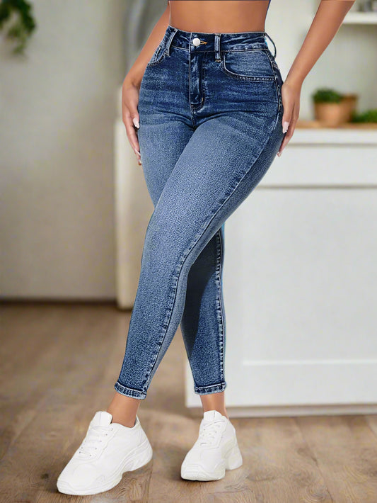 Jeans Azules De Tiro Alto Y Ajustados