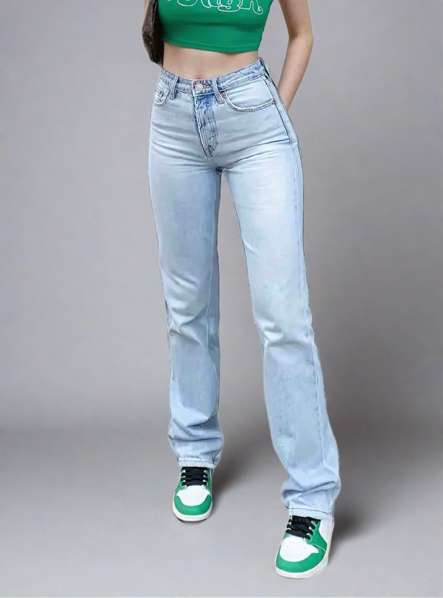 Detalle de Jeans Mom Fit en Azul Claro para Mujer PDMX