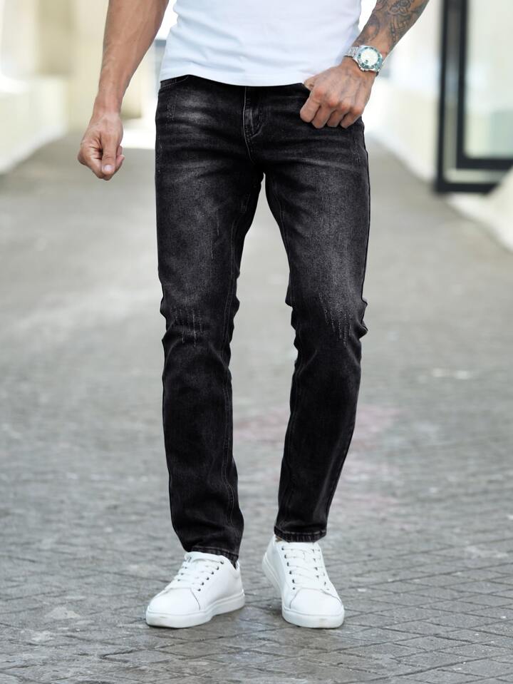 Jeans Negros Desgastados de Corte Regular