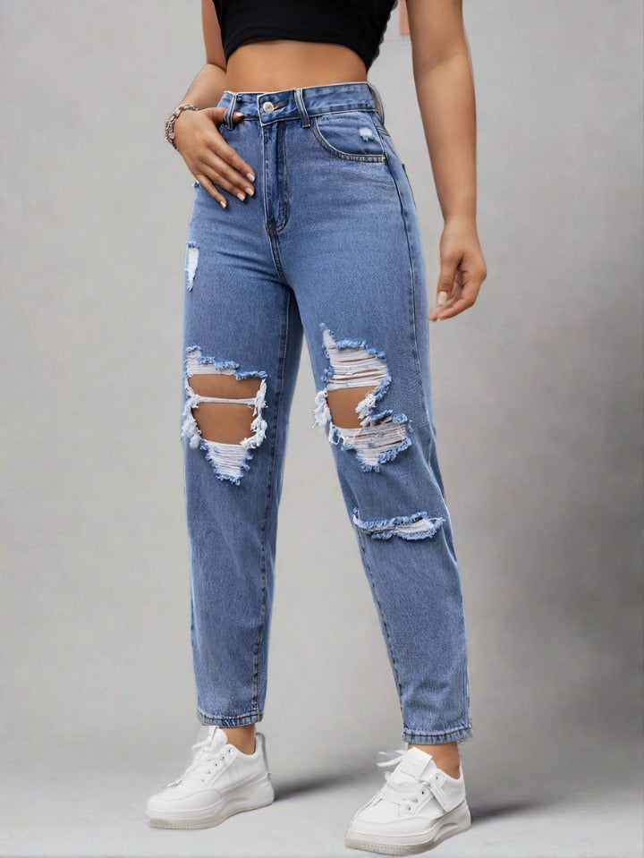 Detalle de rotos en Jeans Mom Azules para Mujer de PDMX