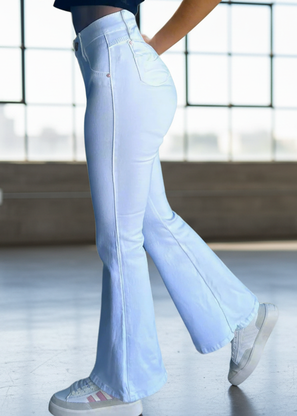 Jeans Blancos Acampanados Levanta Pompis PDMX Jeans
