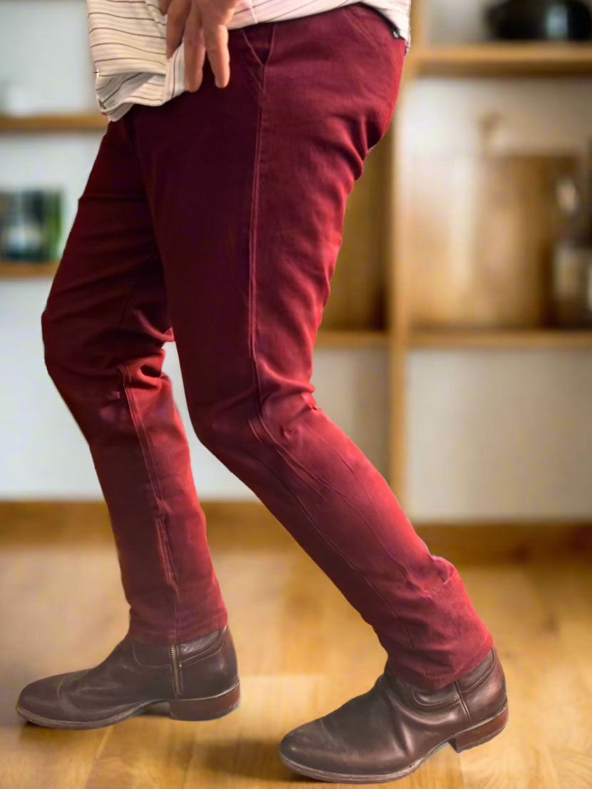 Pantalones Chino Borgoña Intenso para Hombres - Detalle de Bolsillo