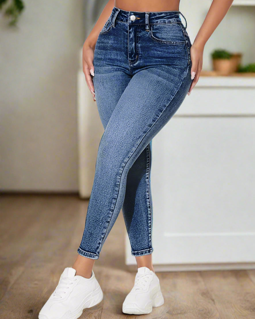 Jeans Azules De Tiro Alto Y Ajustados