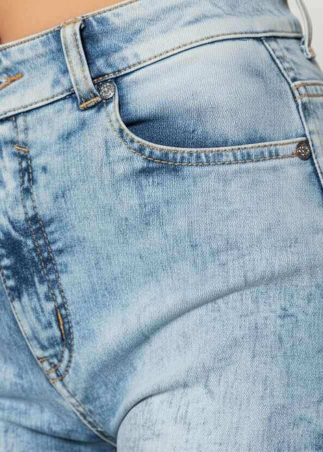 Jeans Mama De Mezclilla Lavado Claro Y Desgastado Chic En Azul