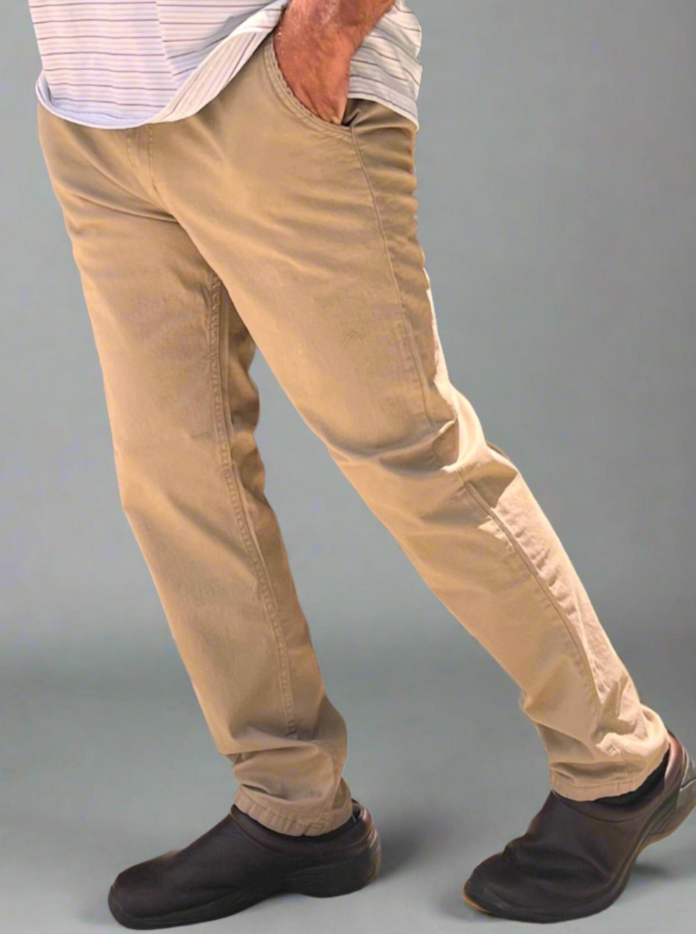 Pantalón Chino Hombre Caqui Gabardina