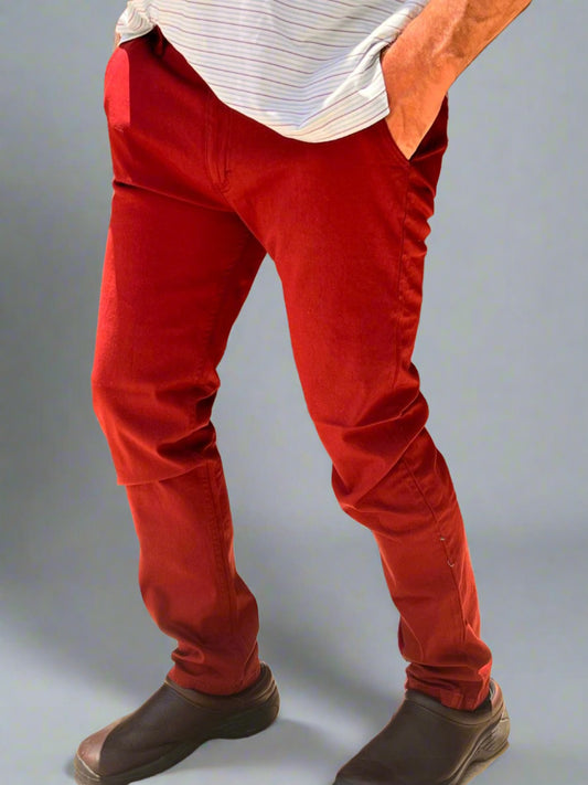 Pantalón chino rojo gabardina PDMX Jeans, vista frontal, lo mejor de la colección Gabardina en CDMX