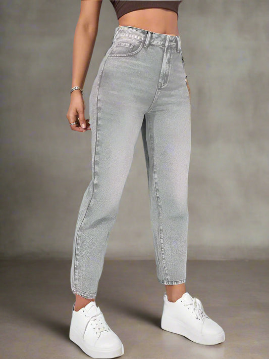 Pantalones Grises de Mujer: Elegancia Rebelde en Denim