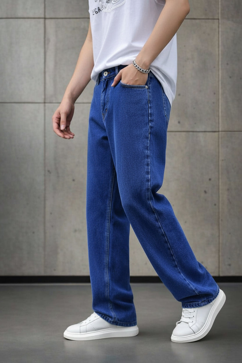 Corte amplio y relajado en mezclilla stretch