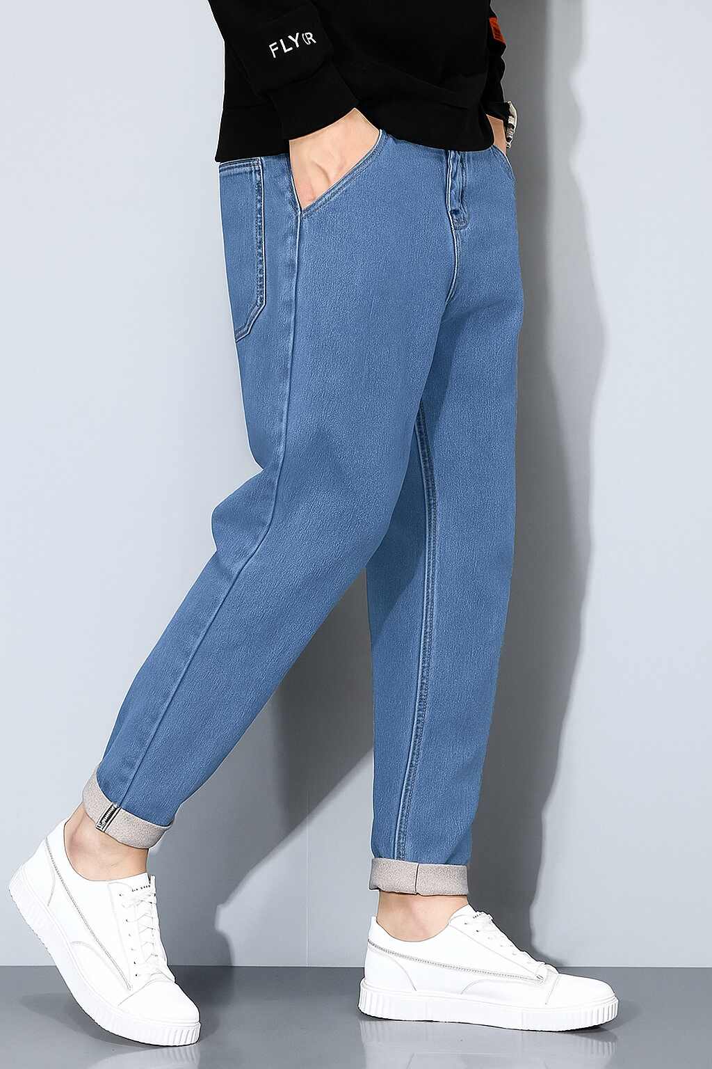 Detalle del tejido de los Mom Jeans Azul Cielo para hombres de PDMX
