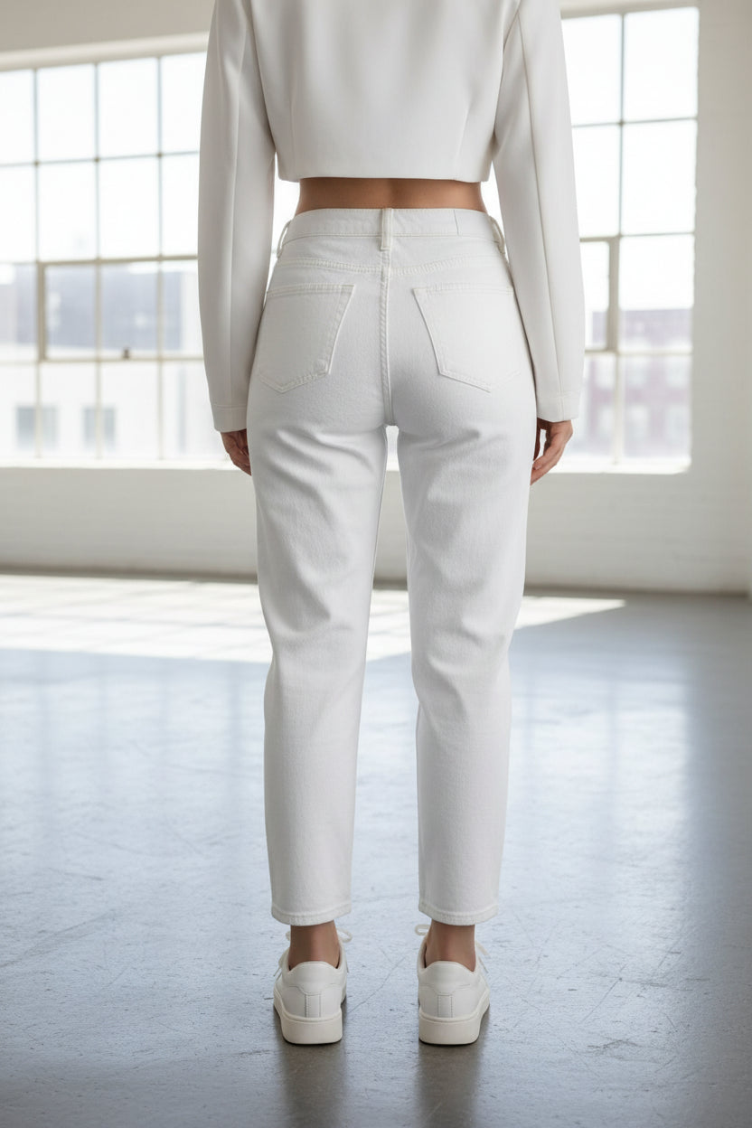 Vista trasera de Jeans Mom Blancos de moda para Mujer