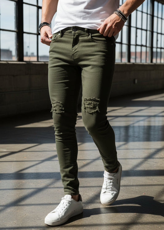 Moda urbana masculina en mezclilla verde