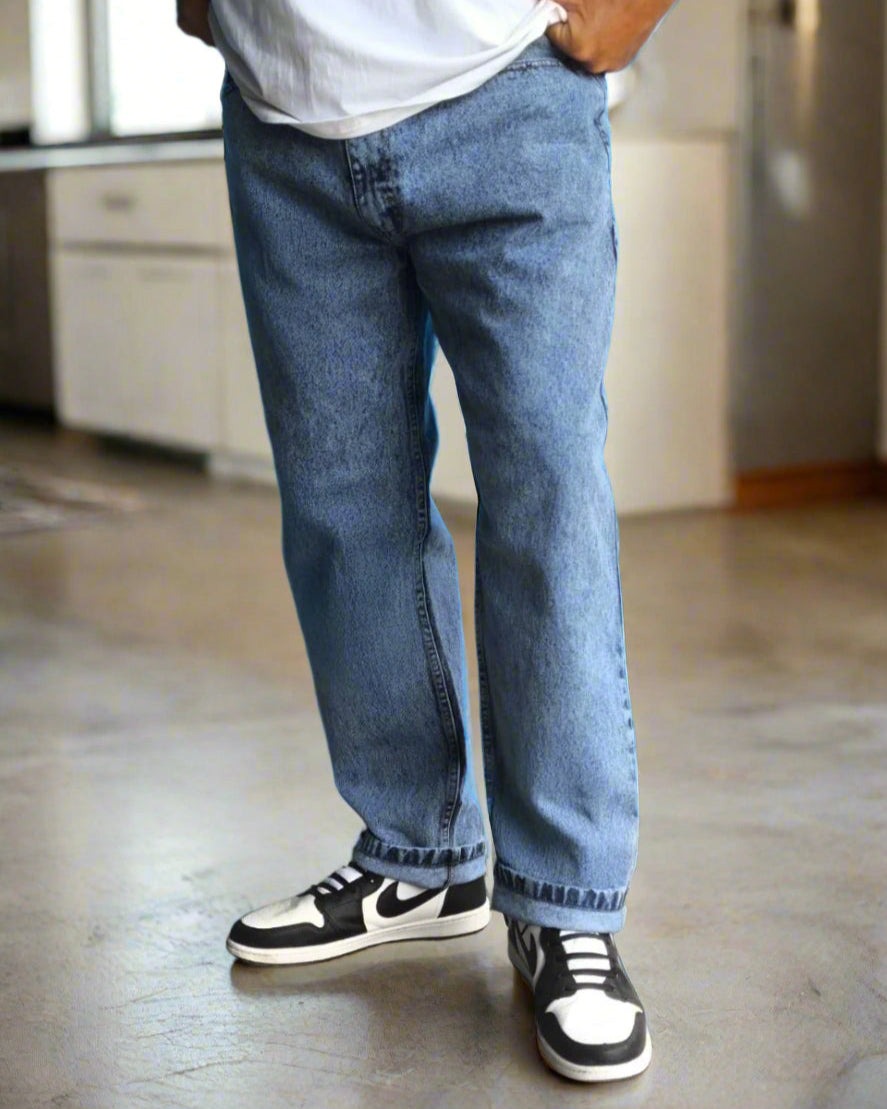 Jeans clásicos para hombre en mezclilla azul vintage claro
