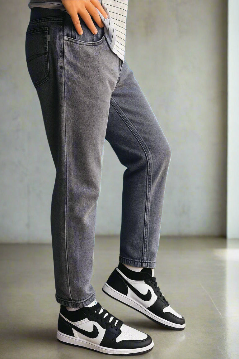 Detalle de mezclilla gris premium Slim Mom Jeans