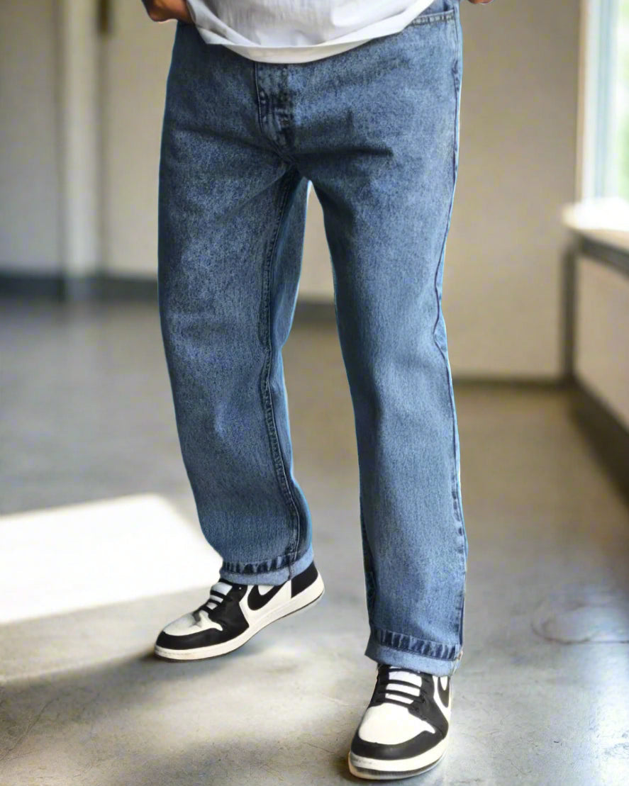 Mom jeans para hombre en mezclilla azul vintage claro de PDMX