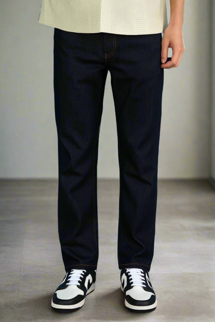 Jeans deep indigo black para hombre, estilo moderno y premium