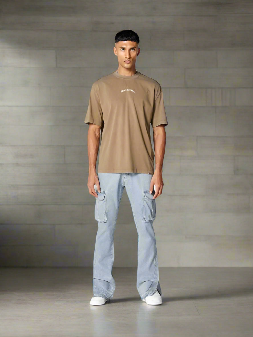 Moda Retro Actualizada: Jeans Grises de Campana Cargo para Hombre