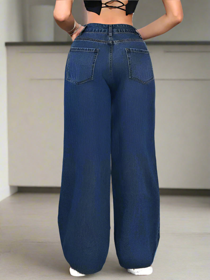 Mujer vistiendo Baggy Boyfriend Jeans Azul Oscuro Rotos