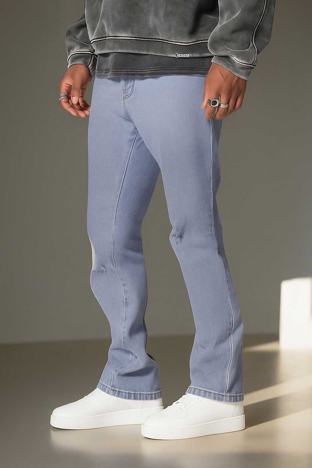 Look Casual de Hombre con Jeans Azules Rotos de Campana PDMX