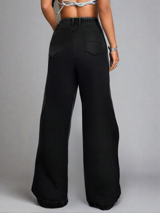 Mujer luciendo Boyfriend Jeans Baggy Negros de Tiro Alto